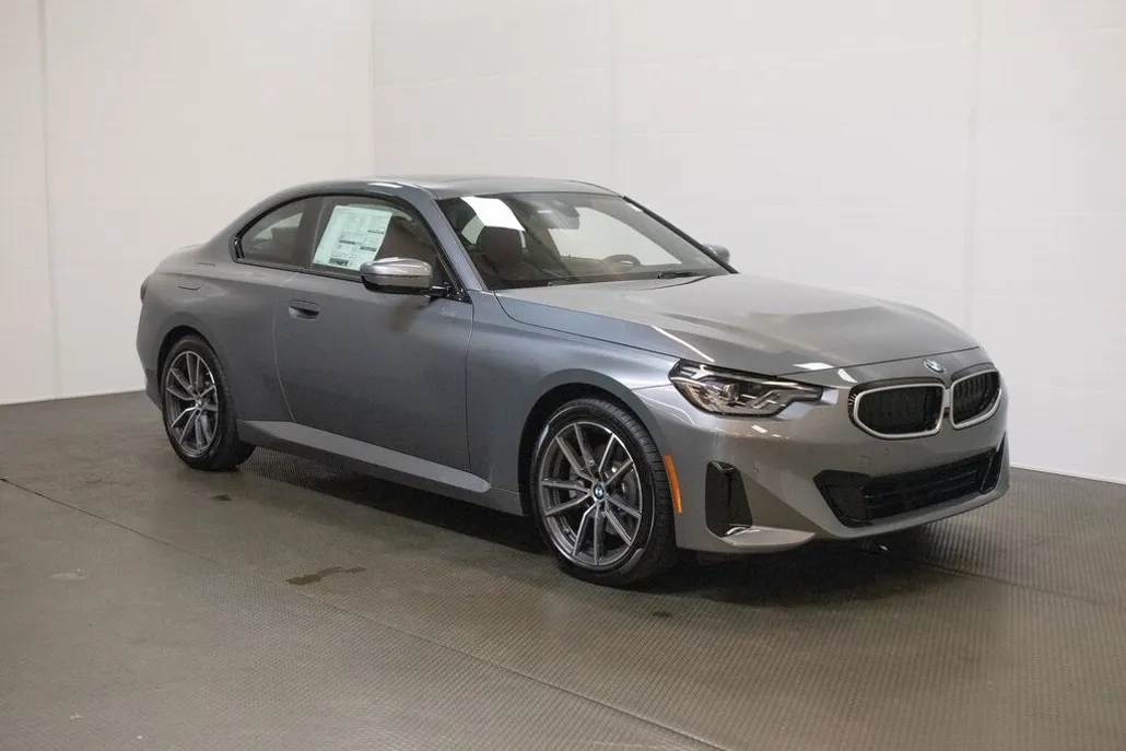 2025 Bmw 230i xDrive photo 1