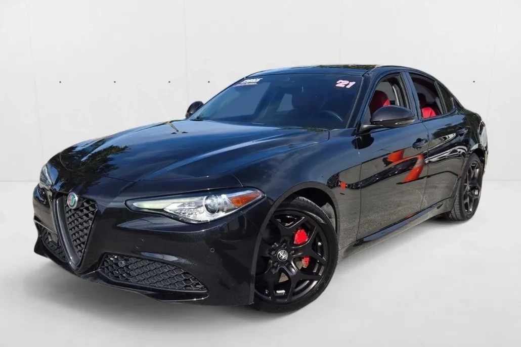 2021 Alfa Romeo Giulia photo 1