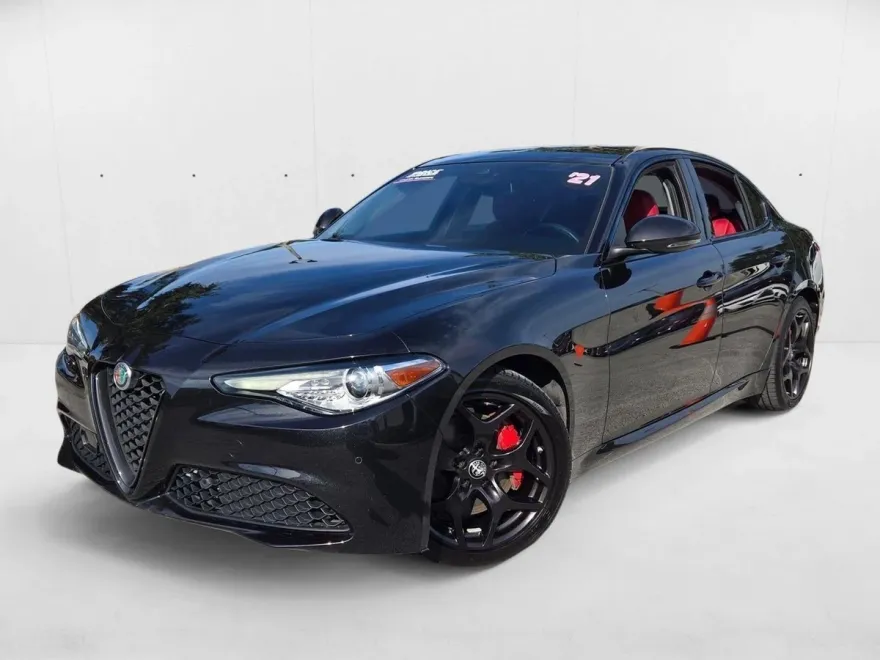 2021 Alfa Romeo Giulia photo 1