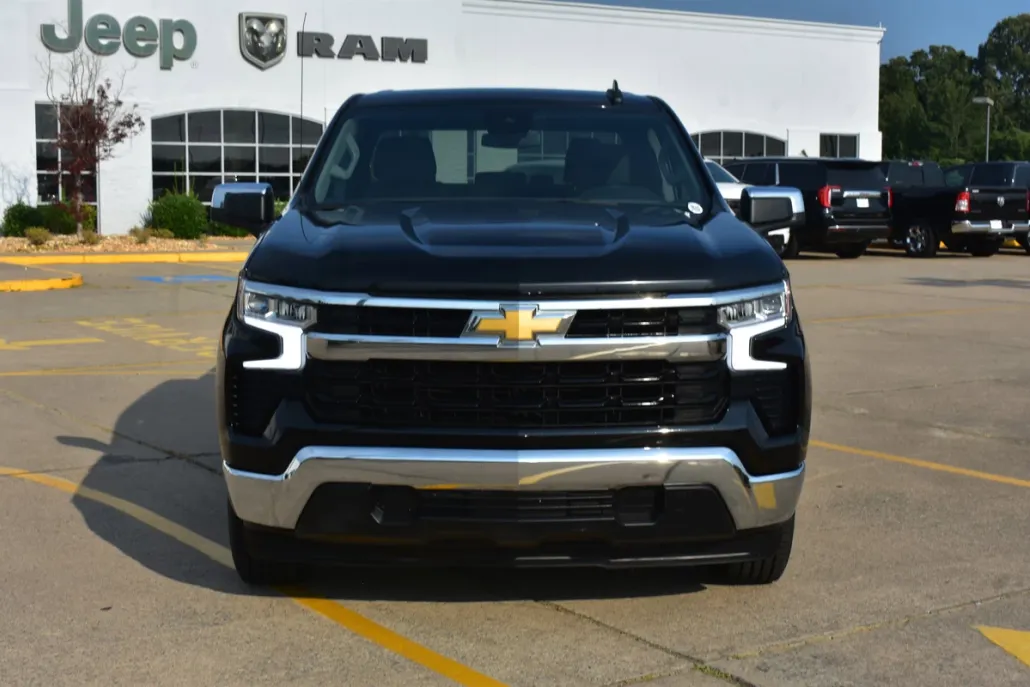 2024 Chevrolet Silverado 1500 LT photo 1