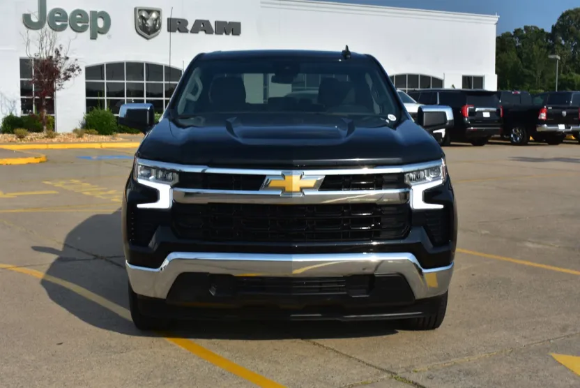 2024 Chevrolet Silverado 1500 LT photo 1