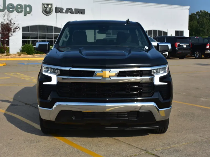 2024 Chevrolet Silverado 1500 LT photo 1