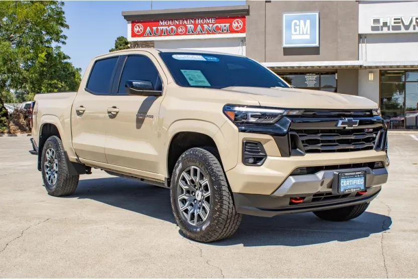 2023 Chevrolet Colorado Z71 photo 1