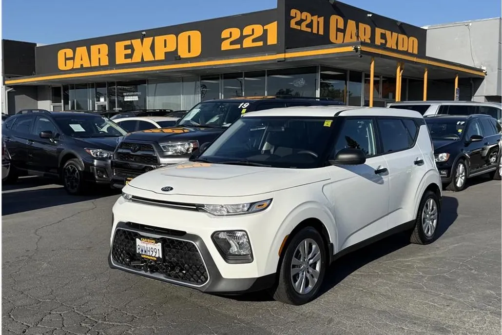 2021 Kia Soul LX photo 1