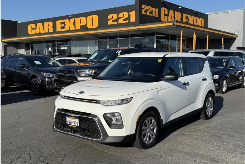 2021 Kia Soul LX photo 1