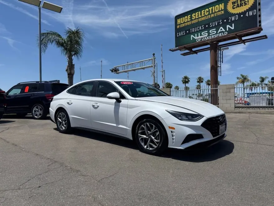 2022 Hyundai Sonata SEL photo 1