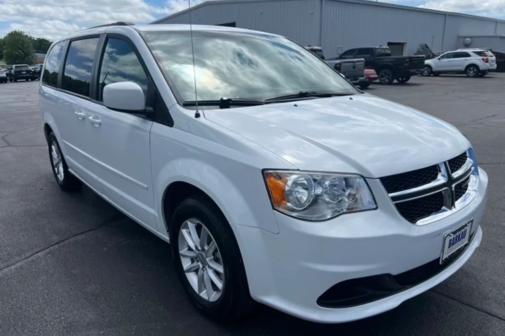 2016 Dodge Grand Caravan SXT photo 1