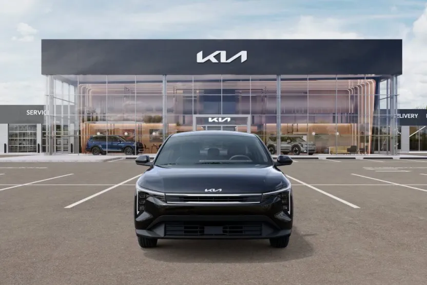 2025 Kia K4 LXS photo 1