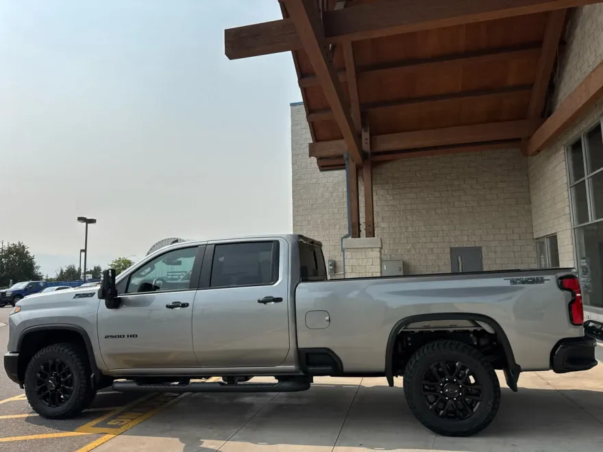 2026 Chevrolet Silverado 2500HD LT photo 1