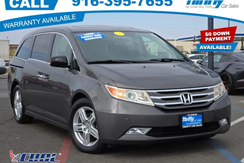 2013 Honda Odyssey Touring photo 1
