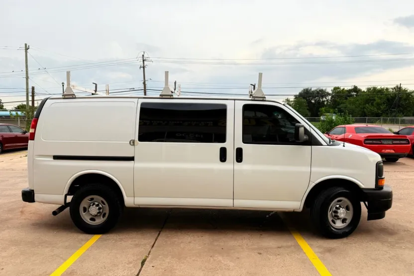 2017 Chevrolet Express 2500 Cargo Van photo 1