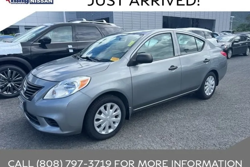 2013 Nissan Versa 1.6 Plus photo 1
