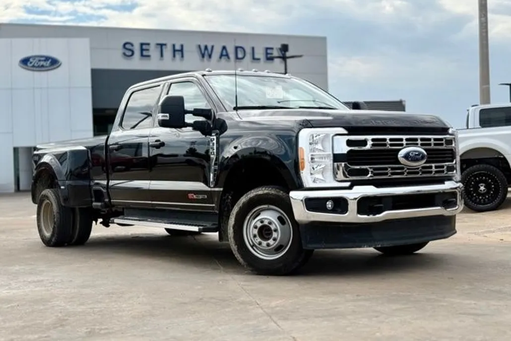 2023 Ford F-350 photo 1