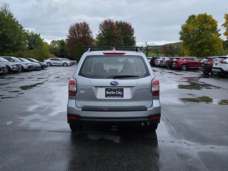 2016 Subaru Forester 2.5i photo 1