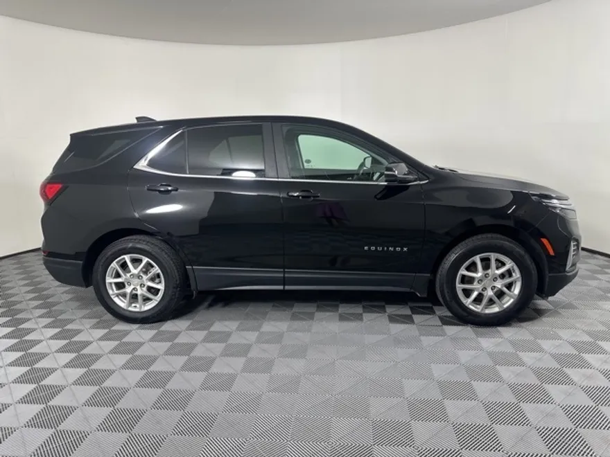 2023 Chevrolet Equinox LT photo 1