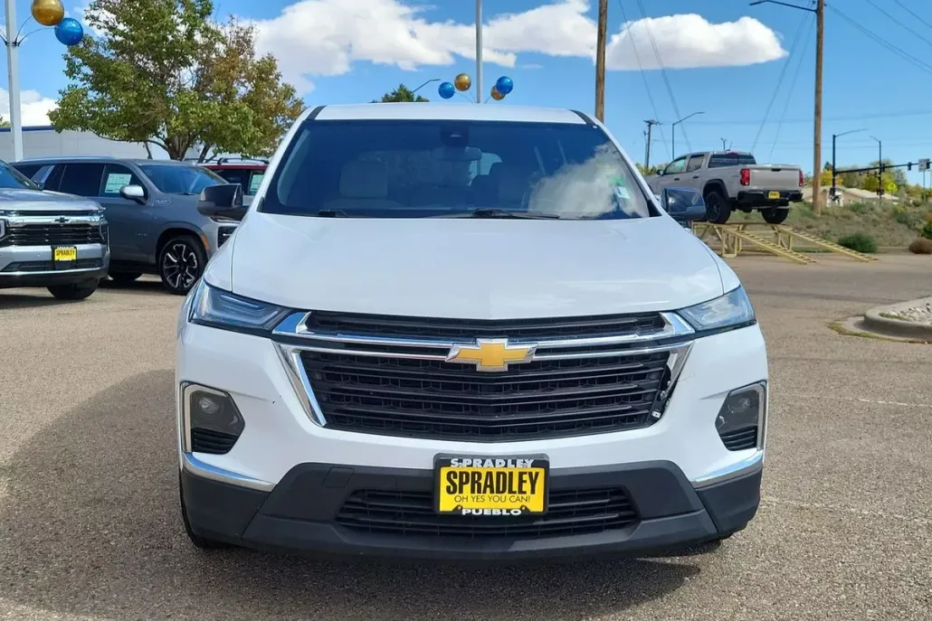 2023 Chevrolet Traverse LS photo 1