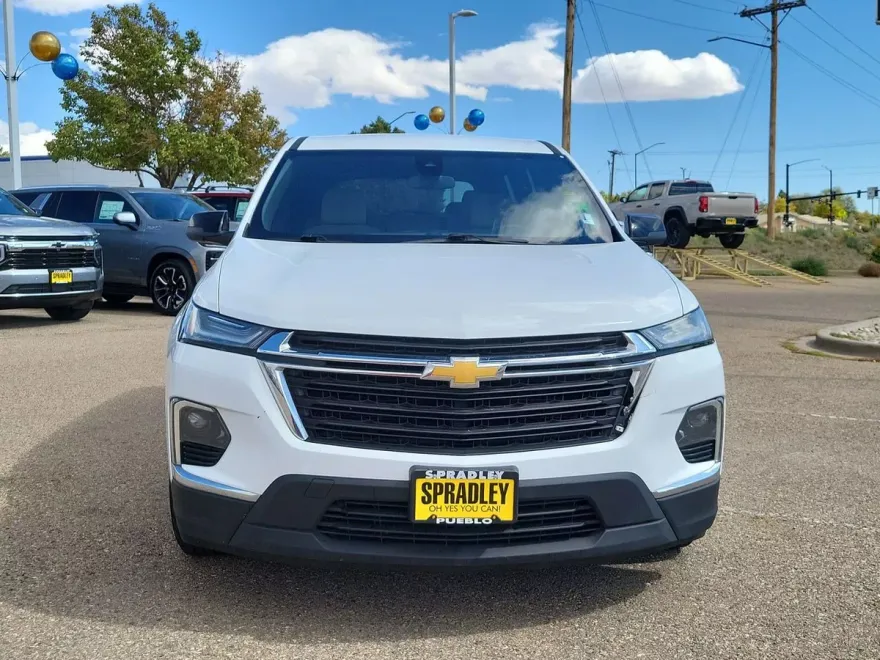 2023 Chevrolet Traverse LS photo 1