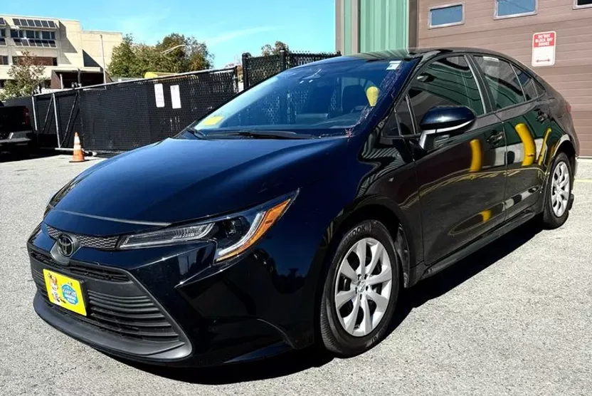 2024 Toyota Corolla LE photo 1