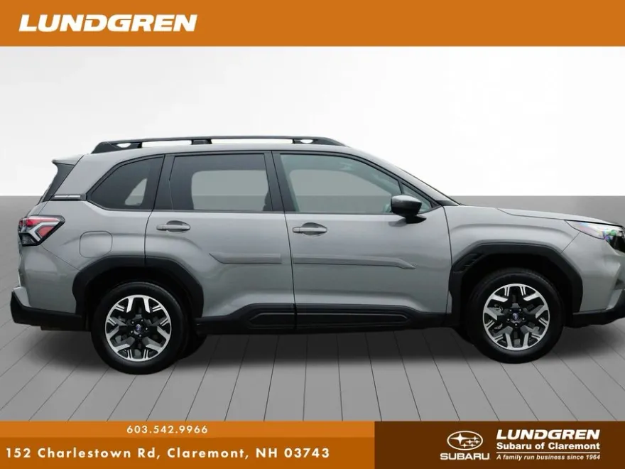 2025 Subaru Forester Premium Base photo 1
