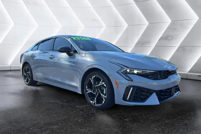 2025 Kia K5 GT-Line photo 1