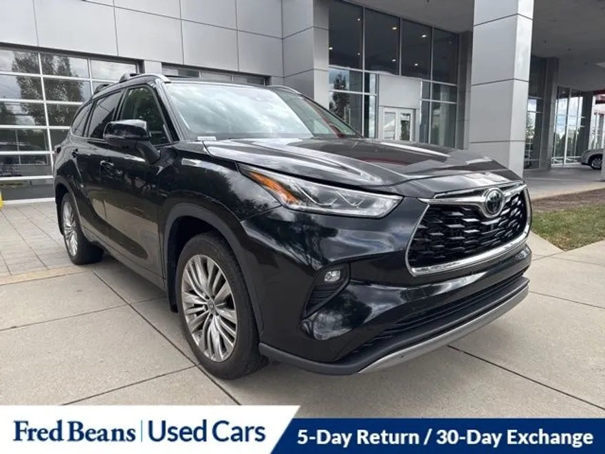 2023 Toyota Highlander L photo 1