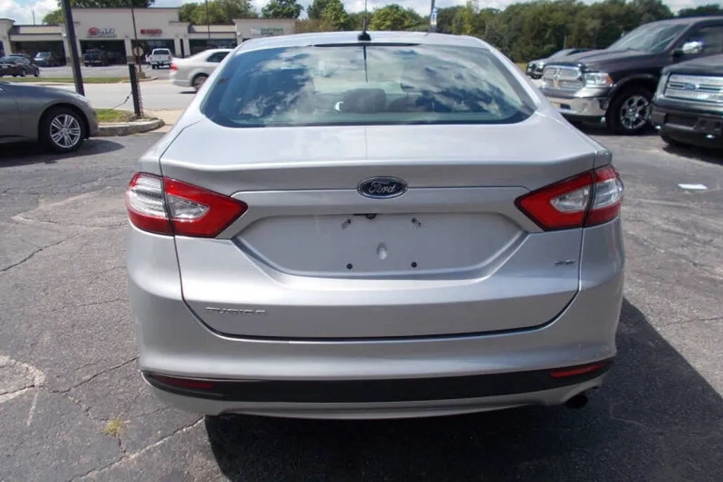 2016 Ford Fusion SE photo 1