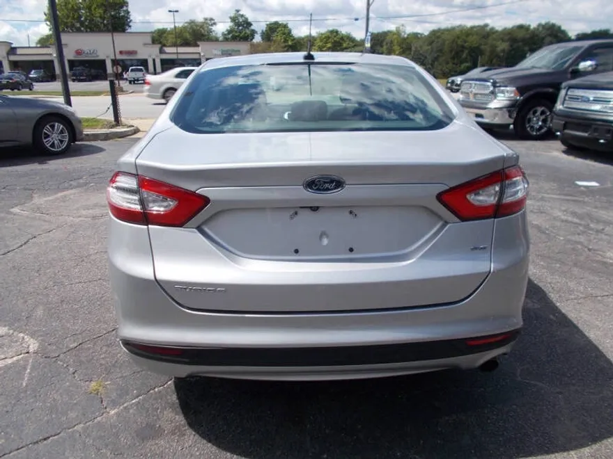 2016 Ford Fusion SE photo 1