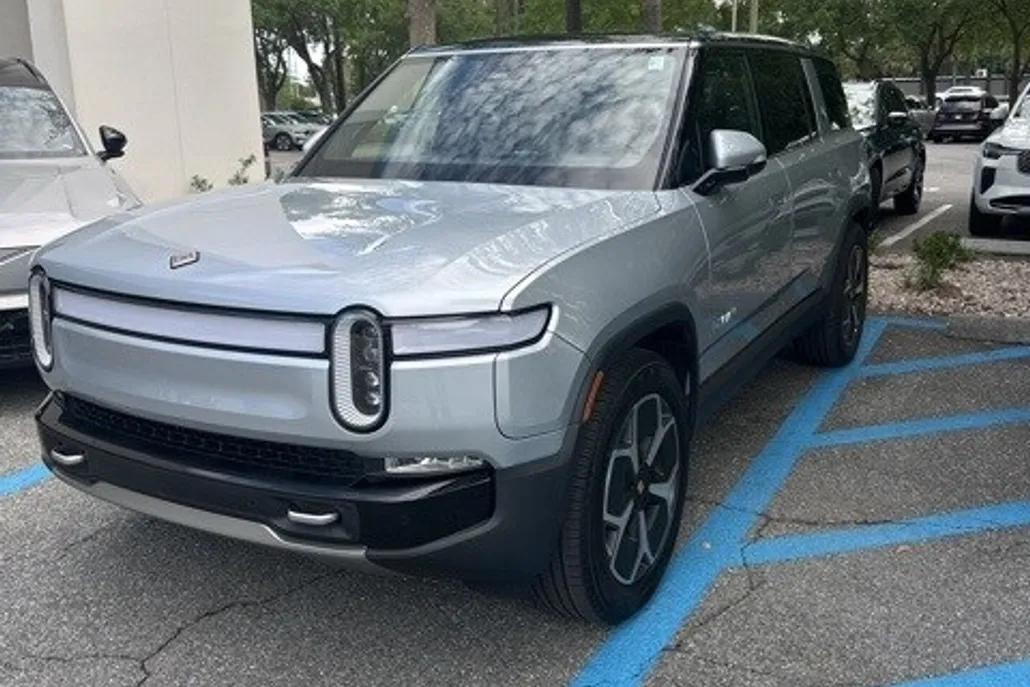 2024 Rivian R1S Adventure photo 1
