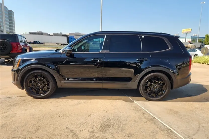 2022 Kia Telluride SX photo 1