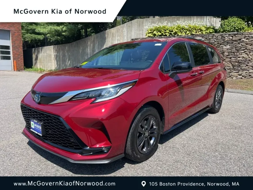 2024 Toyota Sienna XSE photo 1