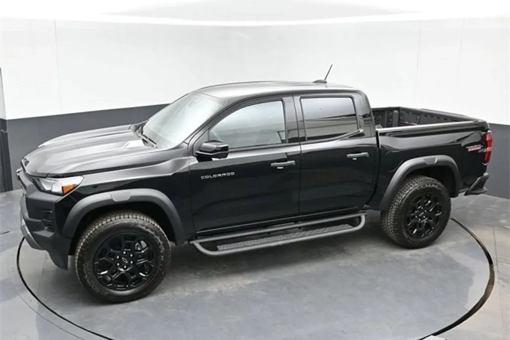 2026 Chevrolet Colorado Trail Boss photo 1