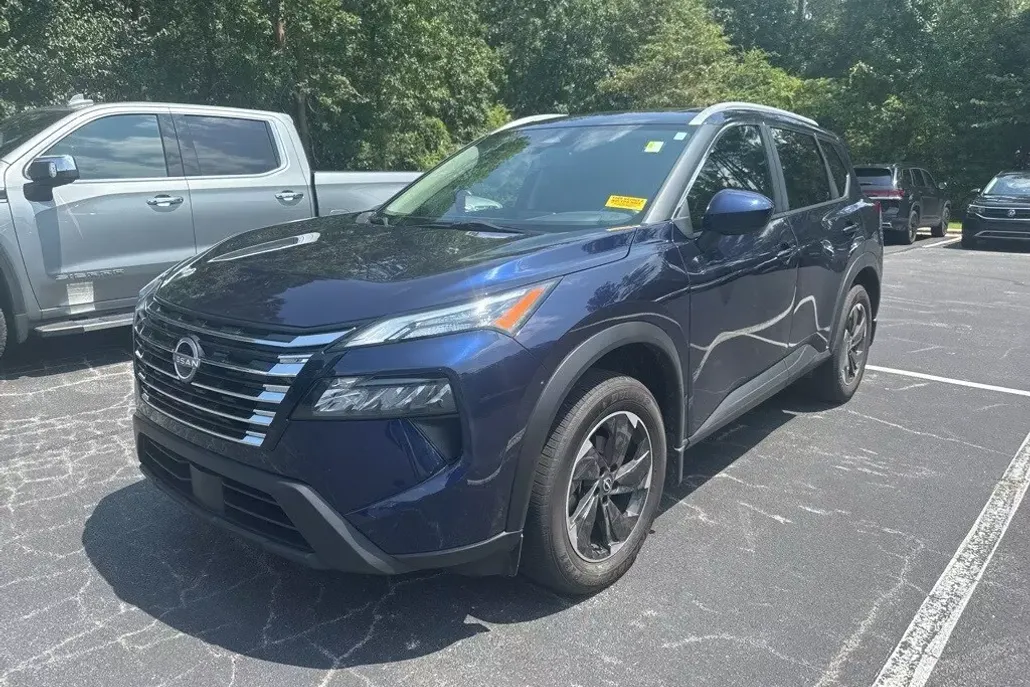 2024 Nissan Rogue SV photo 1