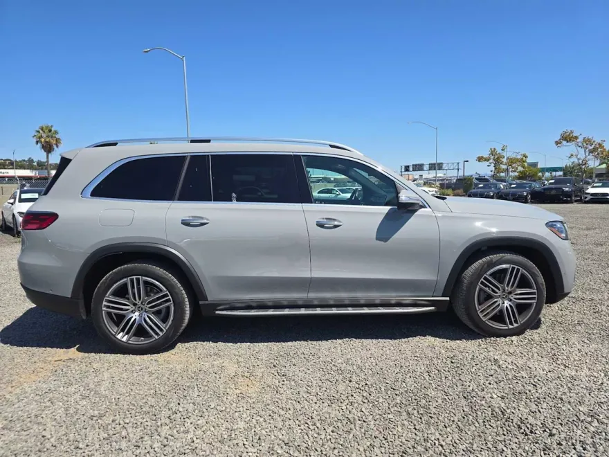 2025 Mercedes Benz GLS 450 4MATIC photo 1
