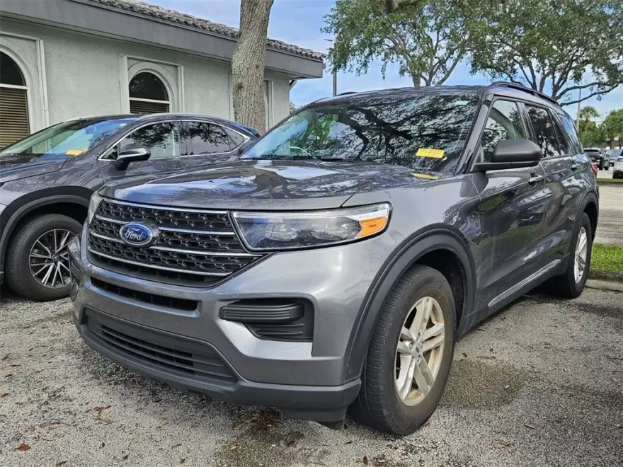 2023 Ford Explorer XLT photo 1