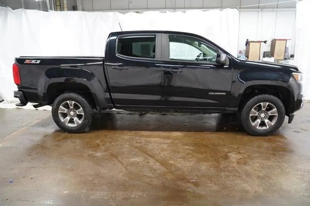 2017 Chevrolet Colorado Z71 photo 1