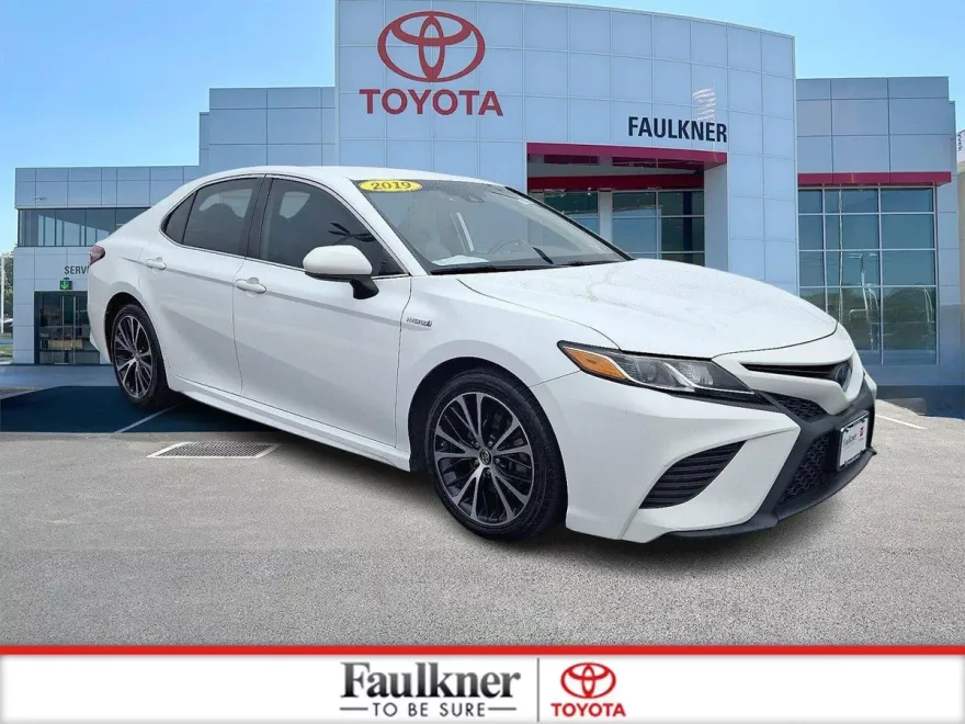 2019 Toyota Camry Hybrid SE photo 1