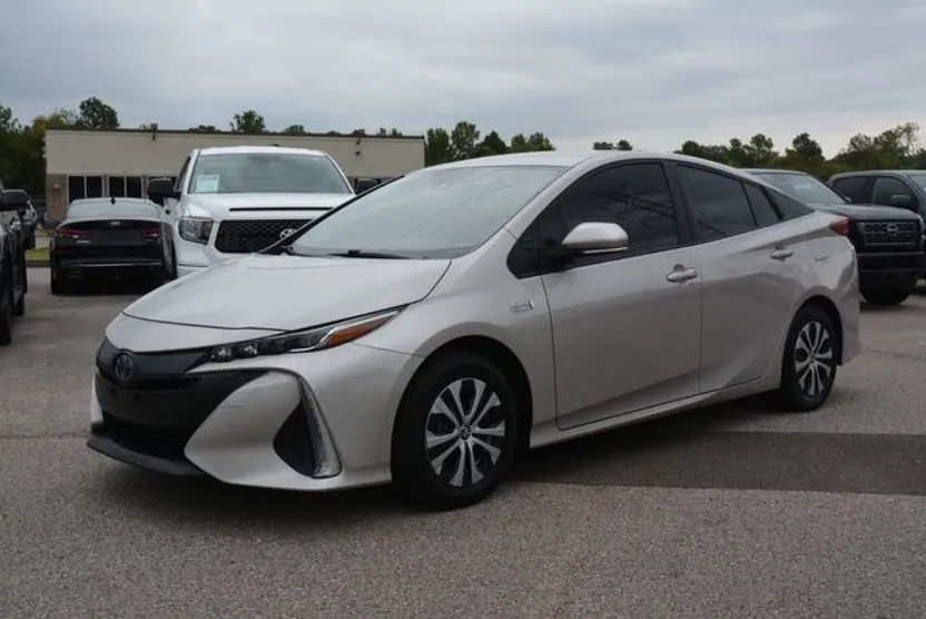 2021 Toyota Prius Prime LE photo 1