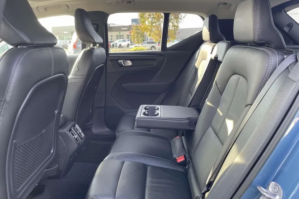 2023 Volvo XC40 Ultimate photo 1