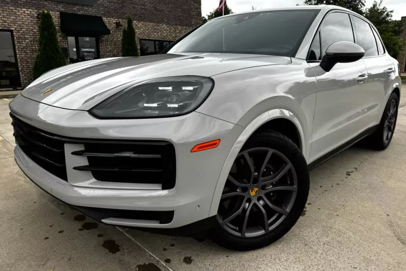 2024 Porsche Cayenne photo 1