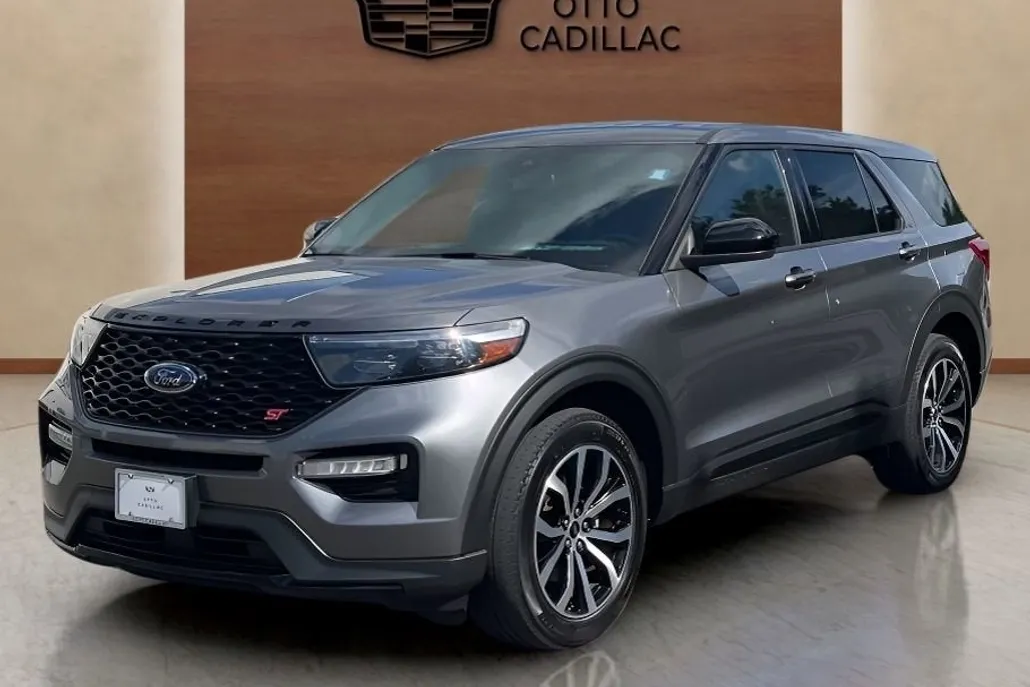 2022 Ford Explorer ST photo 1