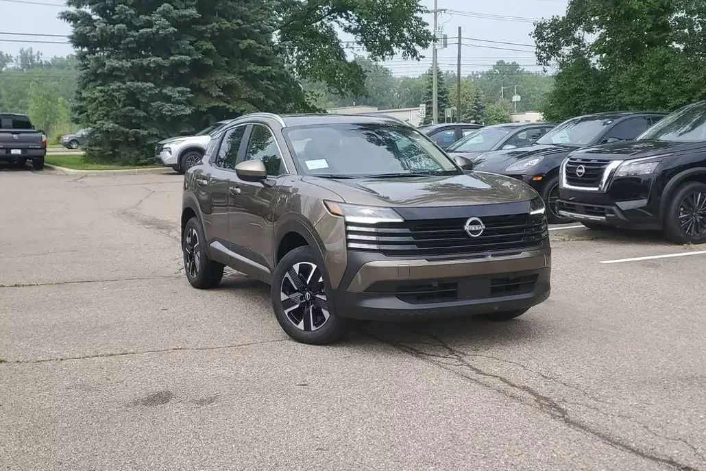 2025 Nissan Kicks SV photo 1