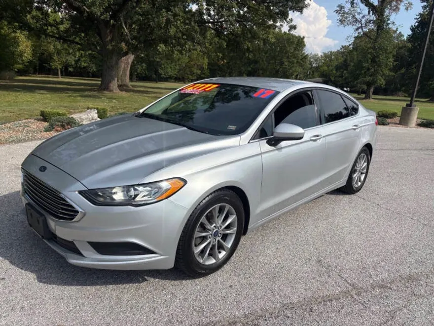 2017 Ford Fusion SE photo 1