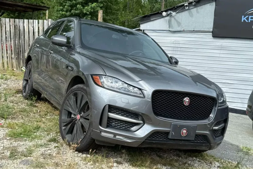 2017 Jaguar F-PACE R-Sport photo 1