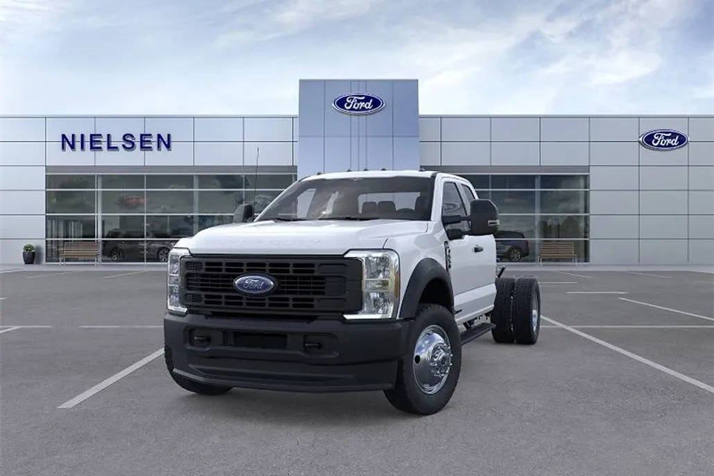 2025 Ford F-550 photo 1