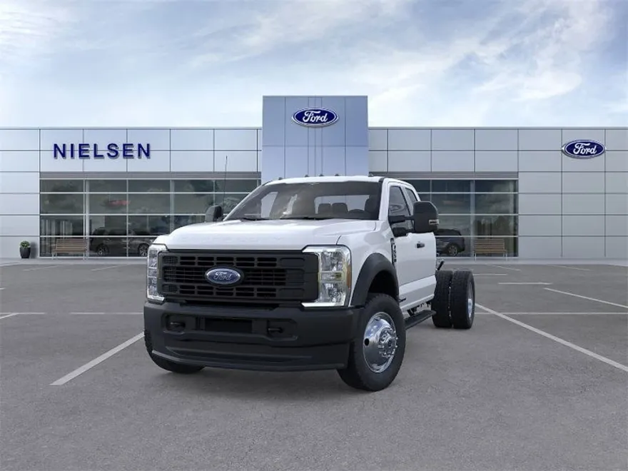 2025 Ford F-550 photo 1