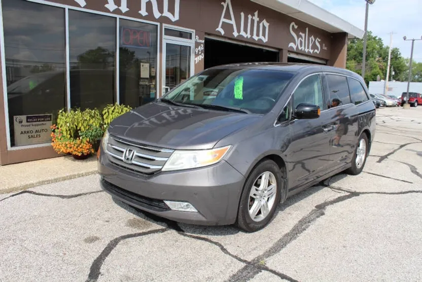 2012 Honda Odyssey Touring photo 1
