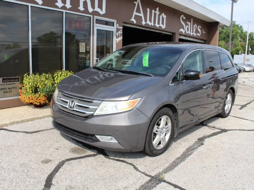 2012 Honda Odyssey Touring photo 1