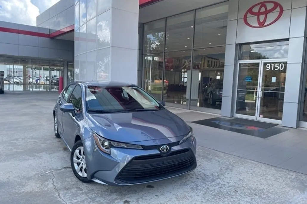 2026 Toyota Corolla LE photo 1