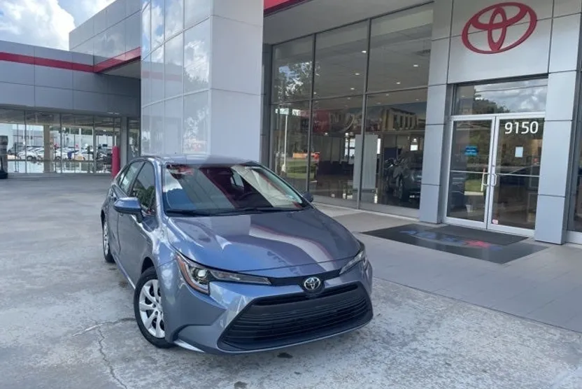 2026 Toyota Corolla LE photo 1