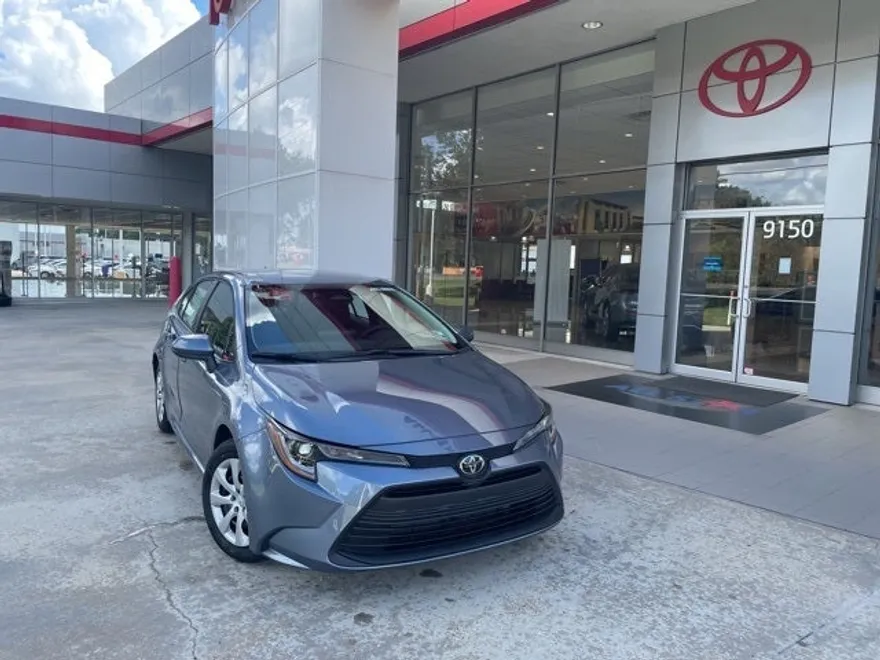 2026 Toyota Corolla LE photo 1